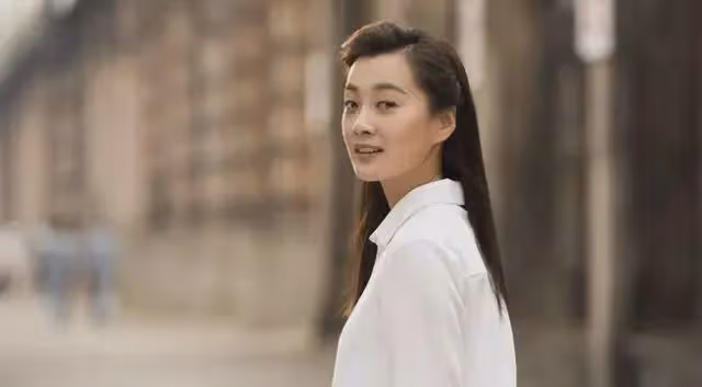 徐梵溪:沒婚姻也沒有孩子,男友花5億娶李小冉,她低調成全