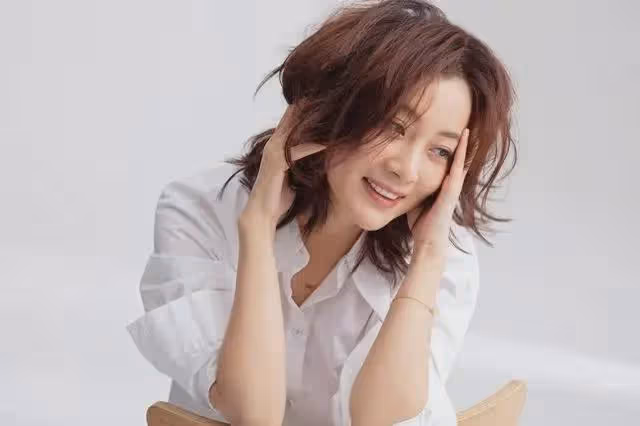 徐梵溪:沒婚姻也沒有孩子,男友花5億娶李小冉,她低調成全