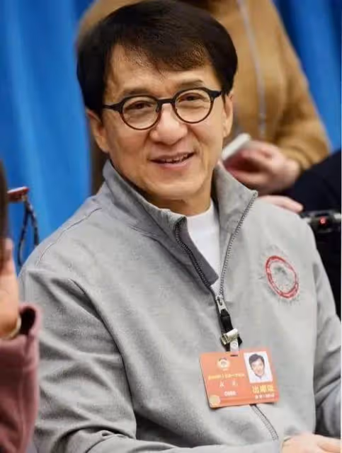 70歲成龍「過氣」了?但看他的資產,才知道他的實力和地位