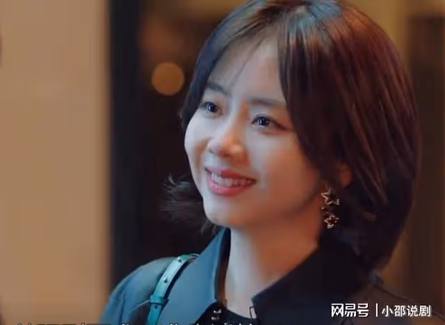 你比星光美麗:秦立追求紀星回國,韓廷吃醋當面親吻