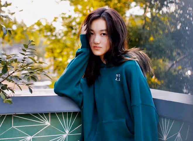 李嫣曬唇齶裂手術照,堅韌成長引關注,嫣然基金顯大愛