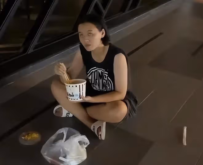 林靖恩在公園遭醉漢大伯騷擾,被圍著占便宜,喝酒抽菸精神失常