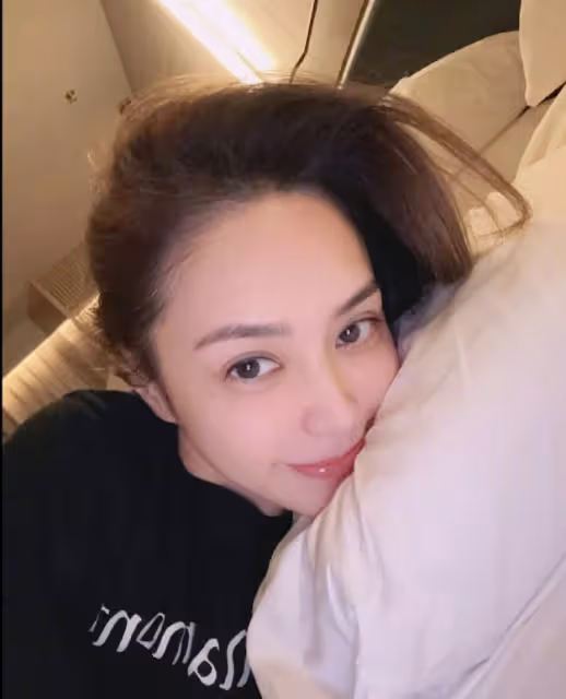 43歲阿嬌零死角生圖曝光！網民大讚：這張臉穿什麼都不重要
