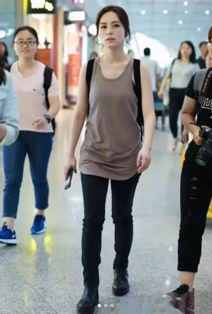 43歲阿嬌零死角生圖曝光！網民大讚：這張臉穿什麼都不重要