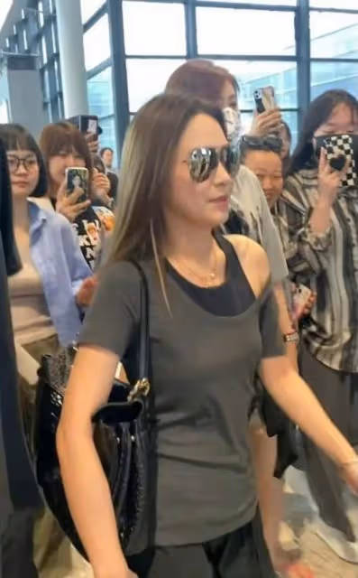 43歲阿嬌零死角生圖曝光！網民大讚：這張臉穿什麼都不重要