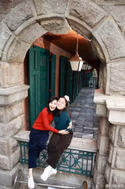 前TVB女星舉辦《新白娘子》演唱會！結婚兩次，領養內地棄嬰