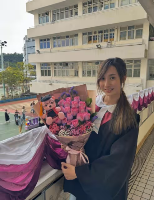 18歲TVB美女歌手考慮內地上大學！組合另一成員對分數不滿