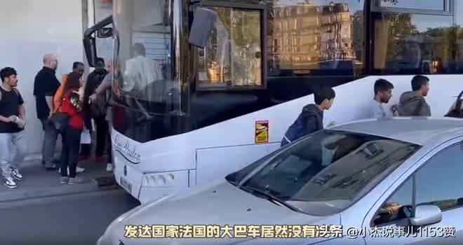 誰頂得住!巴黎奧運大巴沒冷氣,泰國選手扇扇子,香港選手光膀子