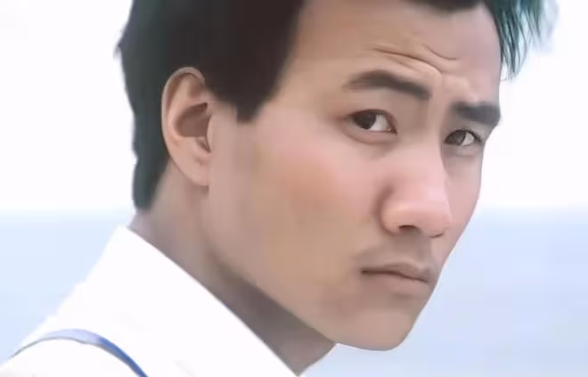看完何冰讀中戲時的帥哥圈子，就理解他為何一進校門，心態就崩了