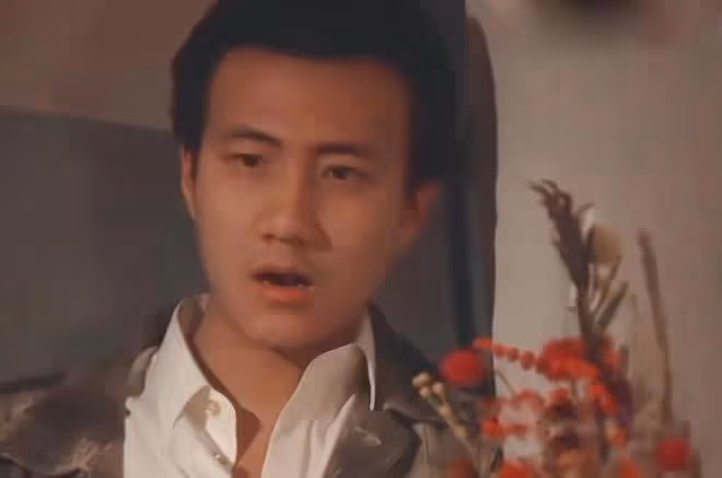 看完何冰讀中戲時的帥哥圈子，就理解他為何一進校門，心態就崩了