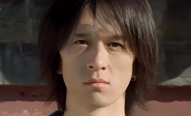 看完何冰讀中戲時的帥哥圈子，就理解他為何一進校門，心態就崩了