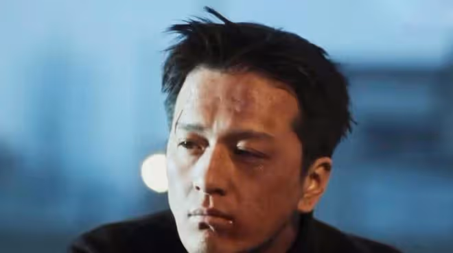 看完何冰讀中戲時的帥哥圈子，就理解他為何一進校門，心態就崩了