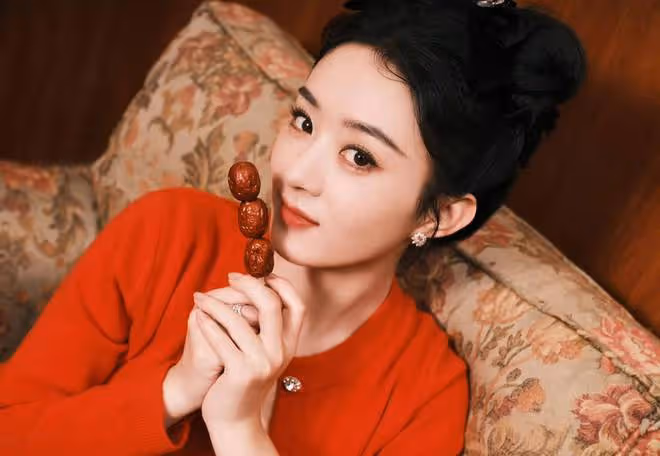 趙麗穎攜手馮小剛,領銜主演《向陽花》,電影圈新篇章即將開啟