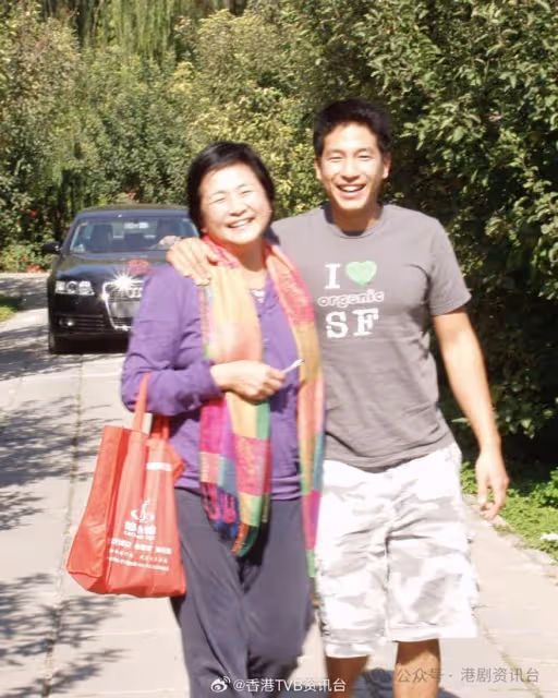 鄭佩佩逝世丨孻仔原和玉見證媽媽轉變 撰文悼念僅記教誨:做人要大方