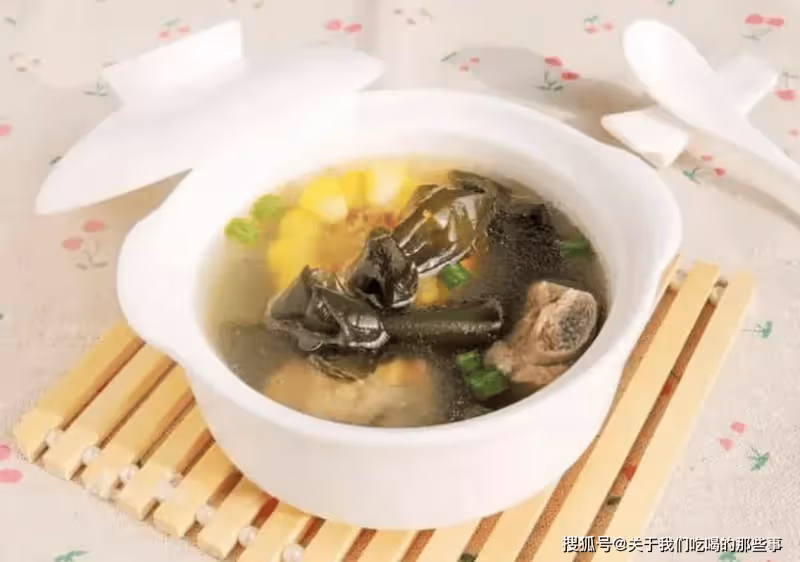 排骨焯水後,為啥又腥又柴?看完大廚的做法才知道,一直用錯了水