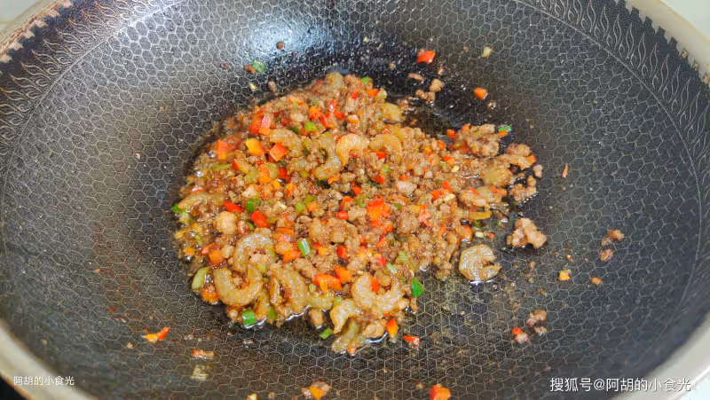 鮮毛豆和它太絕配,一盤都是高蛋白!炒一炒再蒸一蒸,鮮香無敵、滿嘴留香