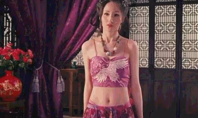 她因失戀去接「三級片」,一脫成名後追悔莫及,現身價過億仍單身