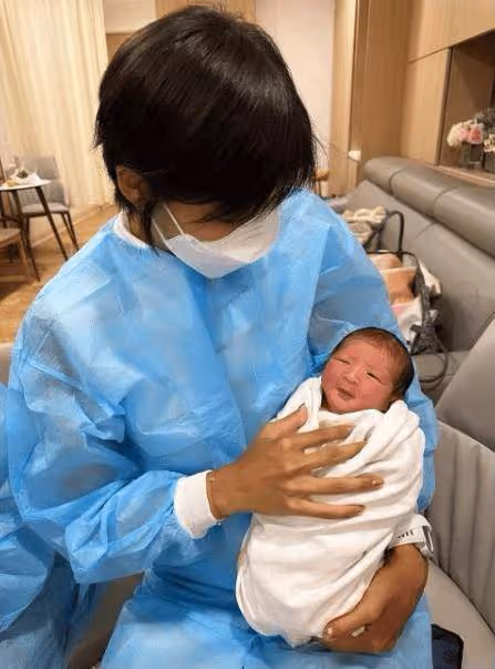 浮誇?TVB女星化靚妝入產房!產後見好友絲毫不見憔悴!