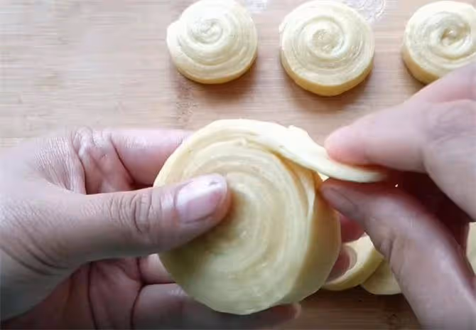 一碗麵粉,不用烤箱,不用水,做千層烤餅,柔軟香甜,比麵包好吃