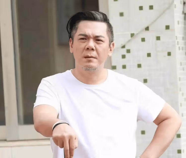 知名港星彭皓鋒患直腸癌暴瘦！醫生建議切肛門保命，為生計仍開工