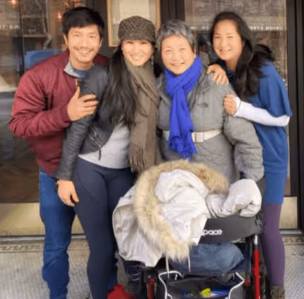 鄭佩佩兒子發文悼念母親:媽媽的教誨給我的生命帶來了很多
