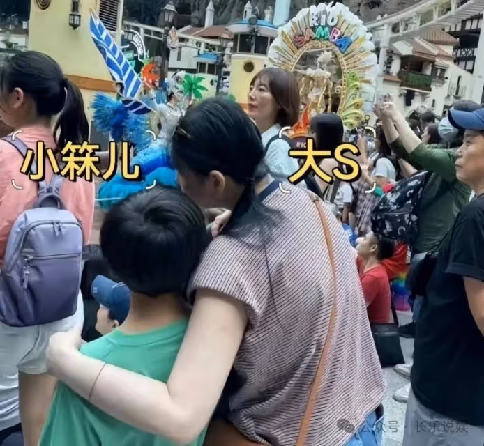 醜媳婦見婆婆!大S帶倆孩子韓國找具俊曄 現身遊樂場 網友:好像開了老人特效