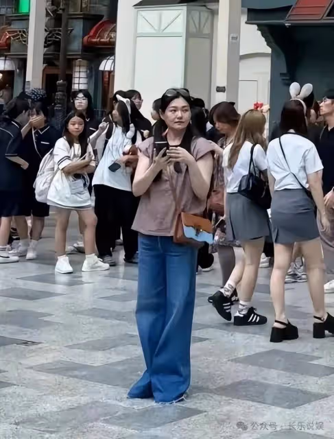 醜媳婦見婆婆!大S帶倆孩子韓國找具俊曄 現身遊樂場 網友:好像開了老人特效