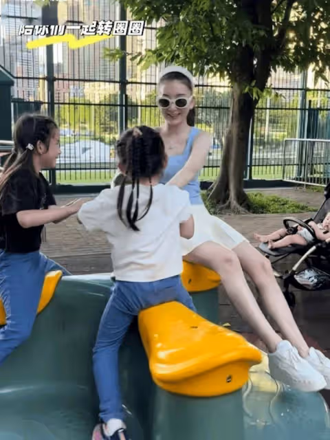 香港天王5歲女兒單手側翻劈成一字馬!太太身材緊緻如少女