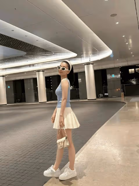 香港天王5歲女兒單手側翻劈成一字馬!太太身材緊緻如少女