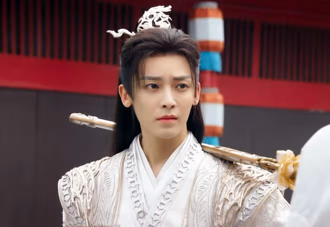 少年白馬醉春風:葉鼎之師父上線,四次敗給李長生,結局入魔而死