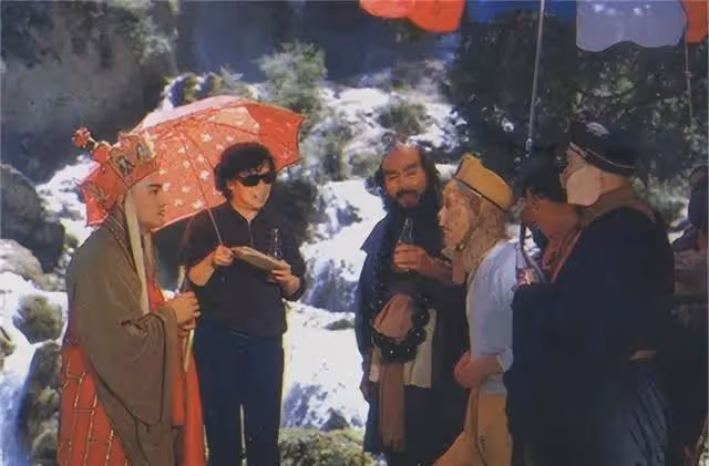 六小齡童金屋藏嬌35年的妻子，原來是西遊記中的她，難怪藏著掖著