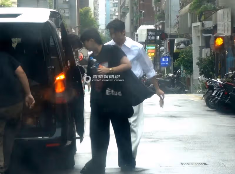 壹蘋10點強打｜許光漢才喊缺愛髮廊收情書甜滋滋　全民老公身價解盤（狗仔直擊）