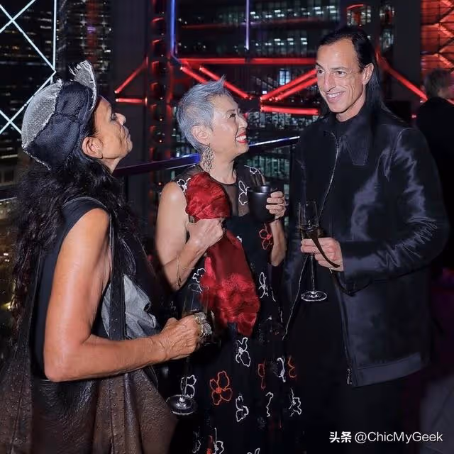 香港終極時裝女王，黃偉文見到她都變小粉絲！