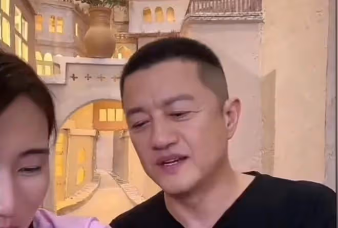 李亞鵬直播唱《因為愛情》，海哈金喜：還是鵬哥跟菲姐唱得好聽