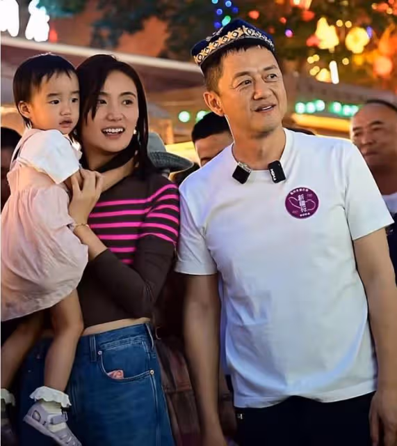 李亞鵬直播唱《因為愛情》，海哈金喜：還是鵬哥跟菲姐唱得好聽