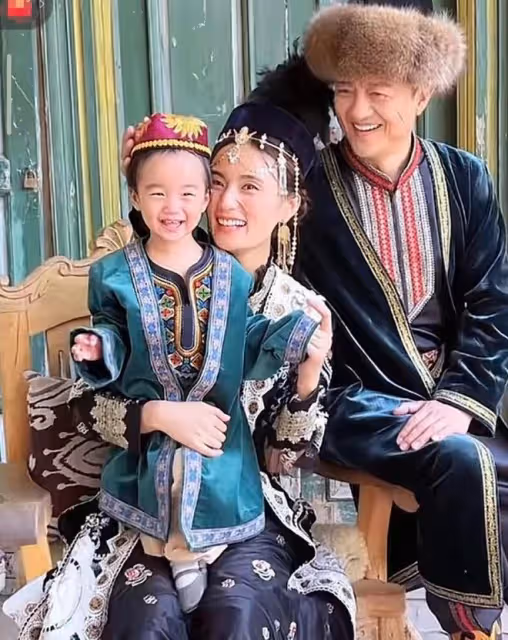 李亞鵬直播唱《因為愛情》，海哈金喜：還是鵬哥跟菲姐唱得好聽
