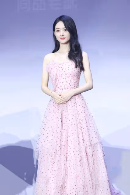 趙麗穎哪裡像當媽的人？身穿淡粉色運動外衣很有活力，太少女了