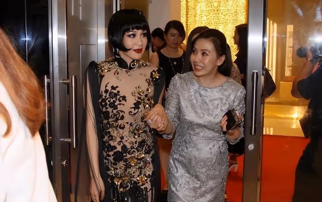 鍾麗緹的身材讓人很羨慕，身穿透視的裙子好美，短髮也很嫵媚