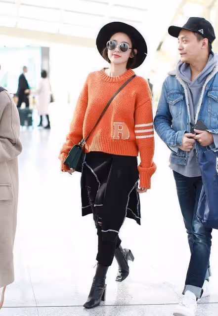 唐藝昕淡妝的樣子好溫柔，身穿白色長裙仙氣飄飄，低調又淑女