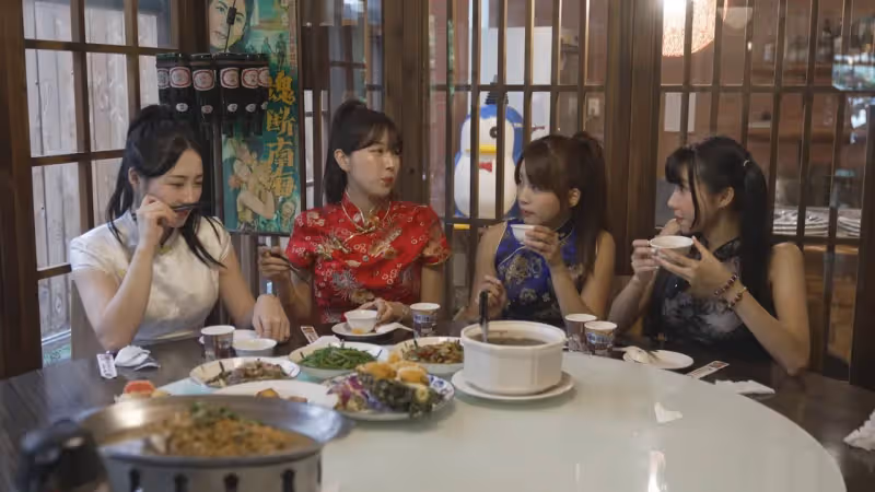 啦啦隊女神安芝儇徒手抓青蛙　開飆「台灣國罵」中文進步神速