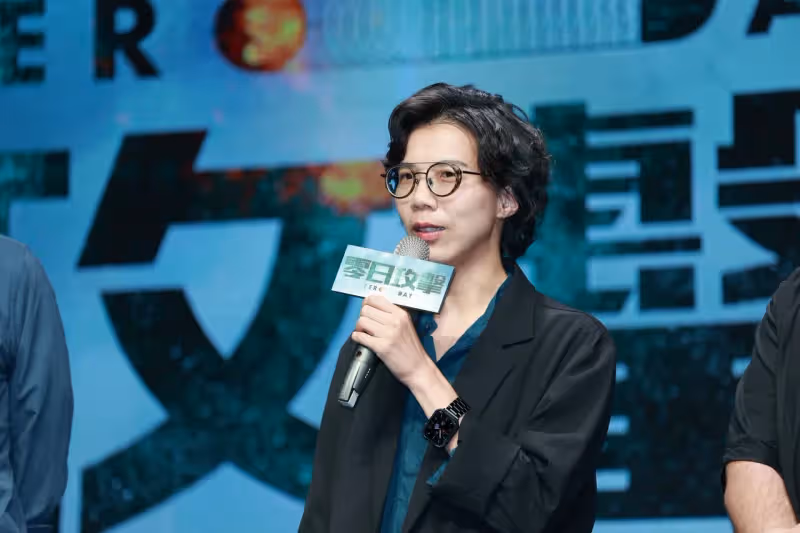 高橋魅力太強連俞涵羞到不敢對視　貼心送導演椅子疑惑「怎麼到殺青前都沒坐」　