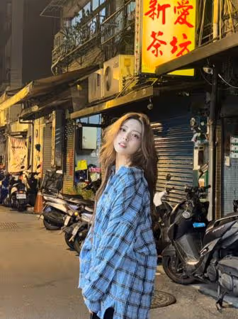 ITZY有娜打卡「萬華街道」！刨冰店意外入鏡　網嗨翻：要變成景點了