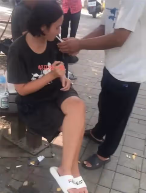 李坤城去世一年後,最令人擔心的事發生了,林靖恩和流浪漢廝混