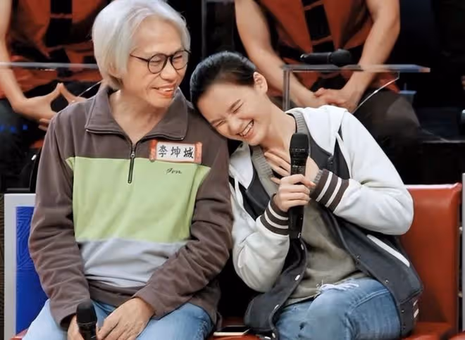 李坤城去世一年後，最令人擔心的事發生了，林靖恩和流浪漢廝混