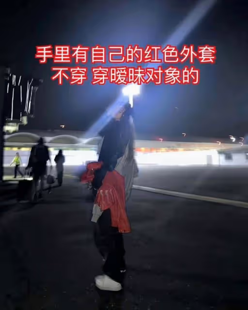 Kpop女一女二之爭?Lisa和Jennie同上熱搜,被爆多次插足別人感情