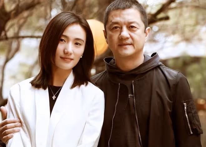 李亞鵬直播獻唱《因為愛情》,現任妻子海哈金喜發言,引發熱議