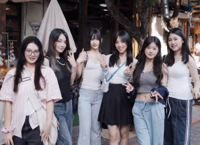 小S大女兒疑似回應:曬旅遊照心情不受影響,做誇張動作力挺妹妹
