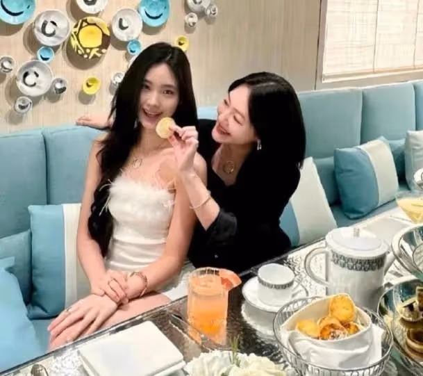 小S大女兒疑似回應:曬旅遊照心情不受影響,做誇張動作力挺妹妹
