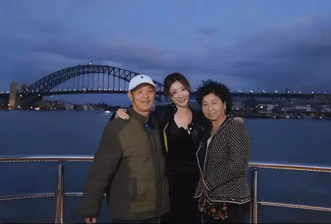 柳岩能活到今天，真得感謝媽媽的「不殺之恩」
