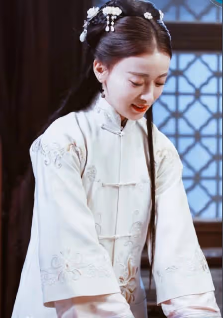 央視批評耍大牌,又被質疑催吐,卻逆襲成為頂流,吳謹言憑什麼?